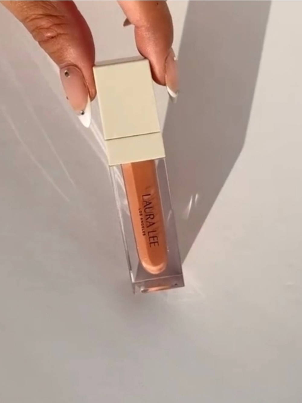 Laura Lee Los Angeles Lip Gloss In Nude Blossom 0.15fl Oz BNIB Discontinued - Picture 4 of 5
